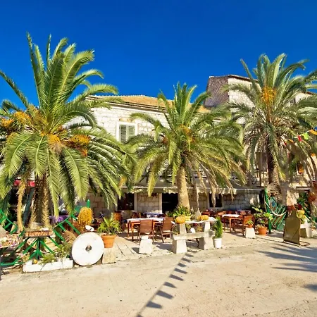 In Hvar With Balcony, Air Conditioning, Wifi, Dishwasher 5028-3 *